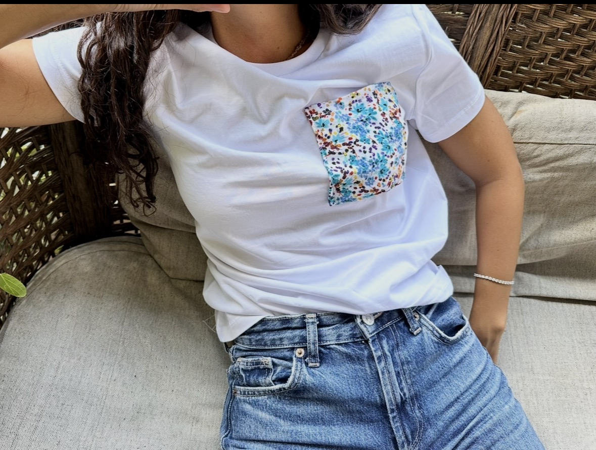 The Flower Dots pocket t-shirt